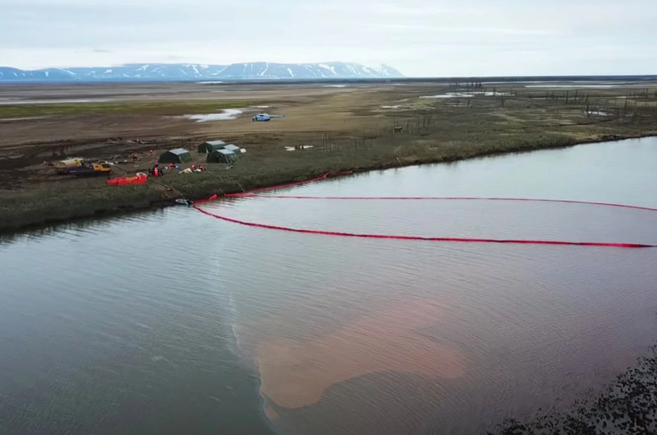 Ambarnaya river Diesel fuel oil spill - arctic circle - russia