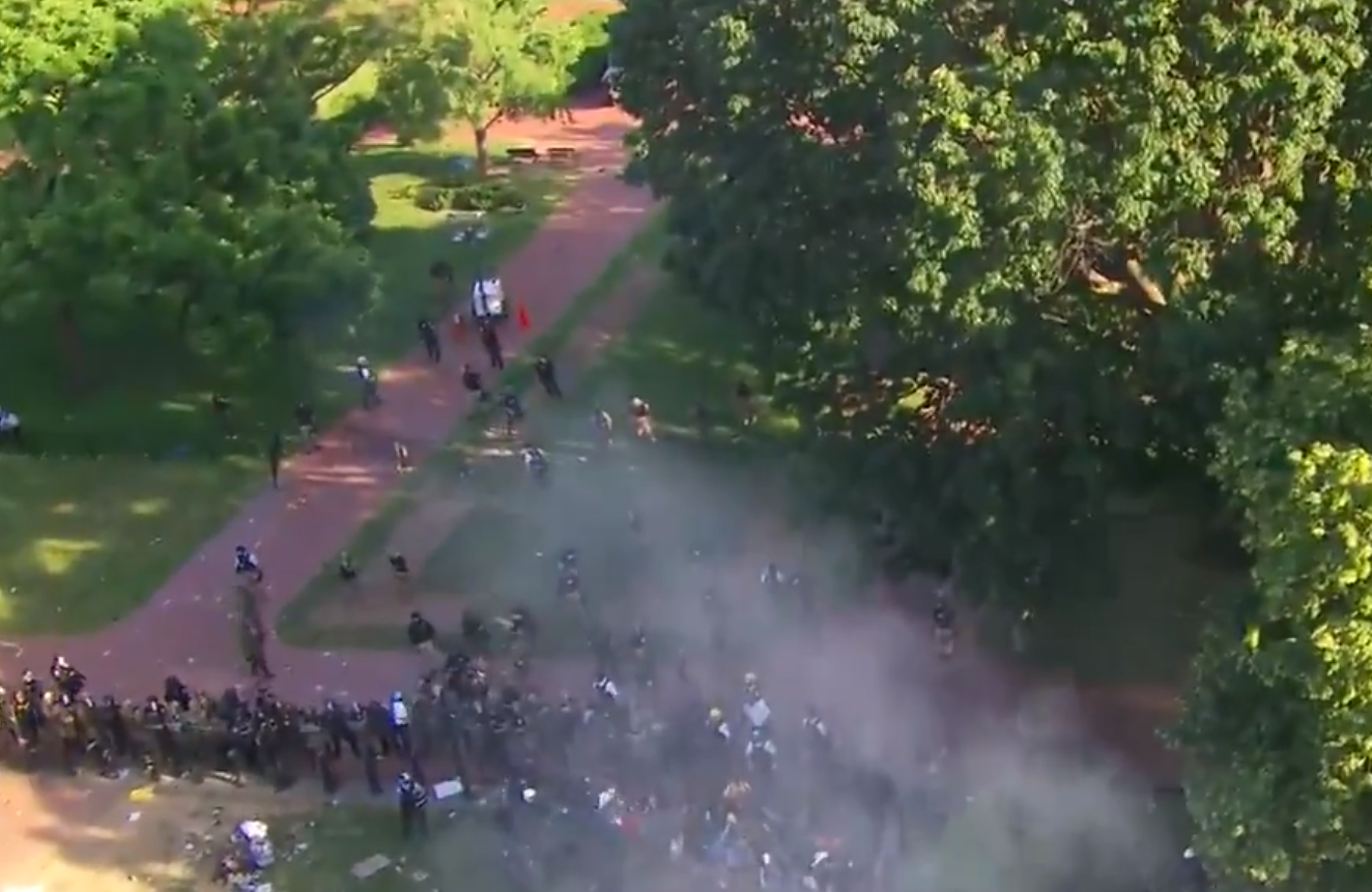 peaceful protesters attacked with teargas at whitehouse washington DC